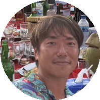 安達正之氏
